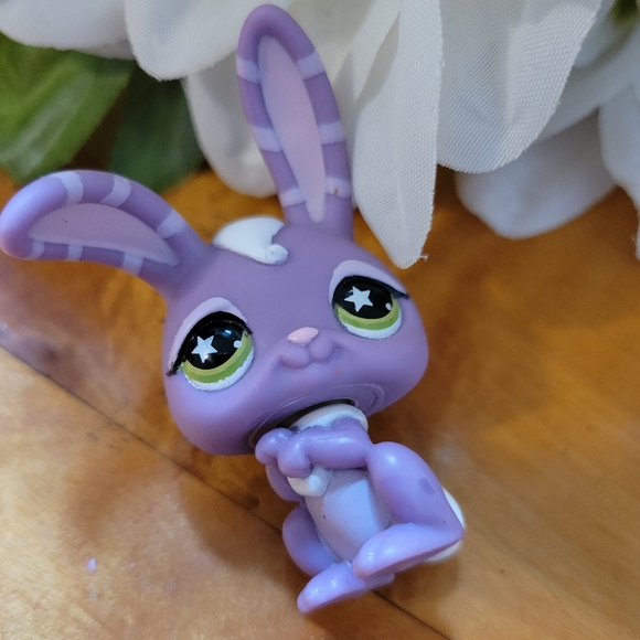 Littlest Pet Shop LPS #828 Bunny Rabbit Purple Striped Green Eyes 2007 - Picture 3 of 10